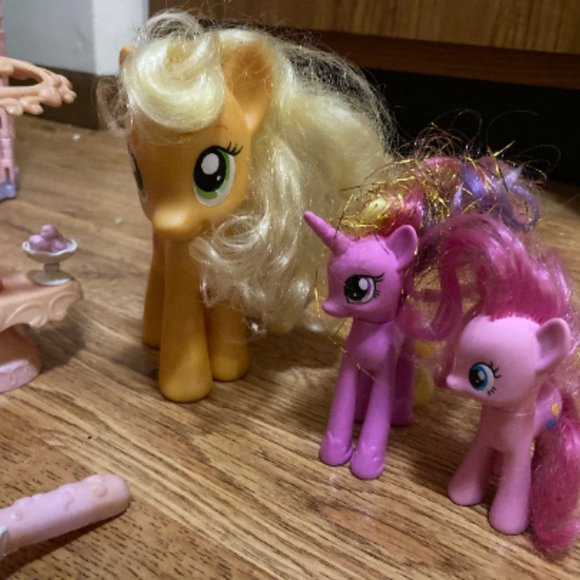 My Little Pony Crystal Rainbow Castle 2006  With Original Accessories (works) - Picture 7 of 9